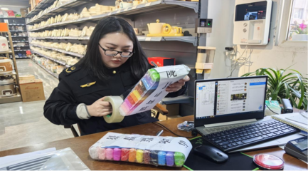 儀隴縣開展兒童和學生用品質量安全專項監(jiān)督抽查 守護文具零售市場安全